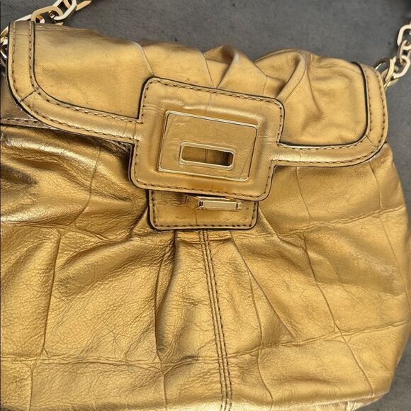 Antonio Melani Gorgeous Gold Metallic Leather Shoulder Hand Bag with Chain Strap - Picture 12 of 16